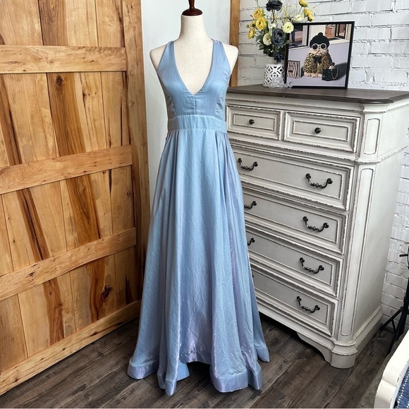 NWT! Shimmering Fitted Bodice Halter top full floor length Skirt Gown Size 11J - Picture 3 of 13